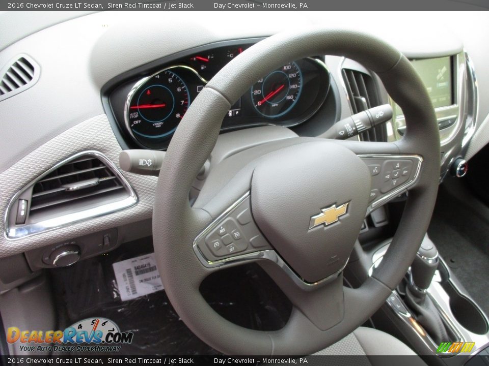 2016 Chevrolet Cruze LT Sedan Siren Red Tintcoat / Jet Black Photo #15