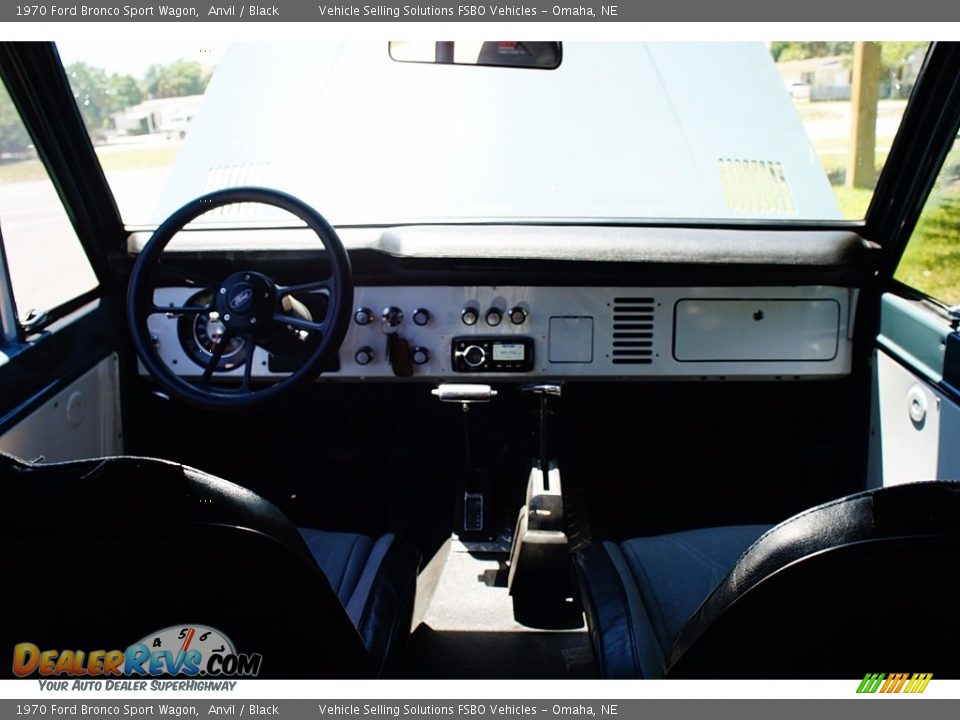 Dashboard of 1970 Ford Bronco Sport Wagon Photo #6