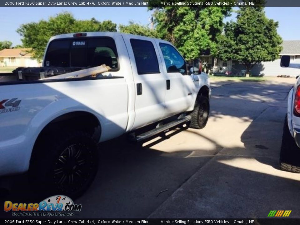 2006 Ford F250 Super Duty Lariat Crew Cab 4x4 Oxford White / Medium Flint Photo #2