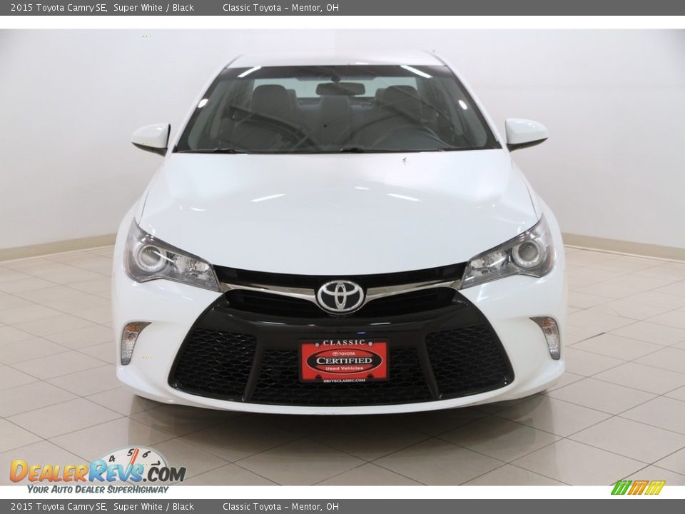 2015 Toyota Camry SE Super White / Black Photo #2