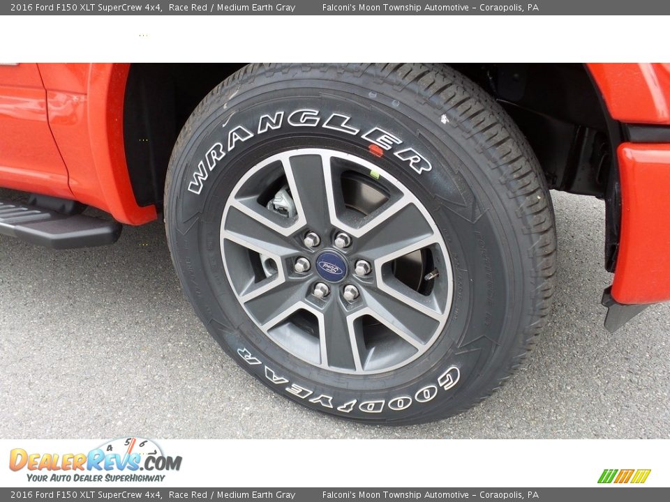 2016 Ford F150 XLT SuperCrew 4x4 Race Red / Medium Earth Gray Photo #5