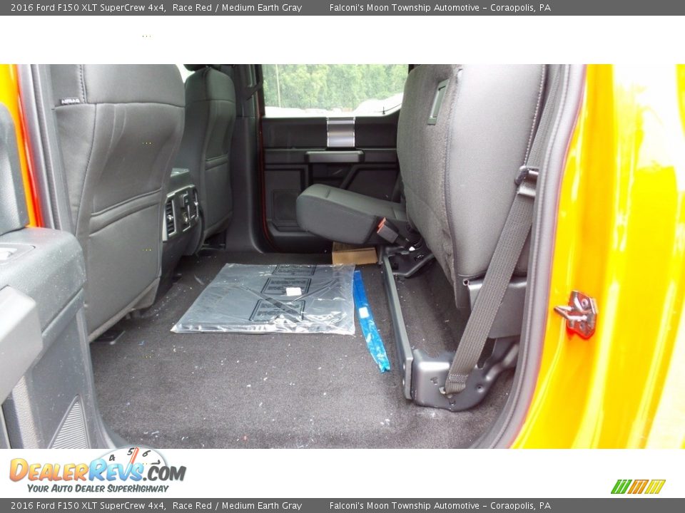 2016 Ford F150 XLT SuperCrew 4x4 Race Red / Medium Earth Gray Photo #10