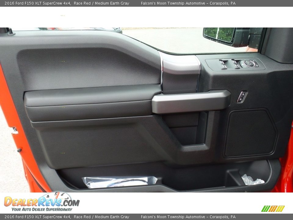 2016 Ford F150 XLT SuperCrew 4x4 Race Red / Medium Earth Gray Photo #13