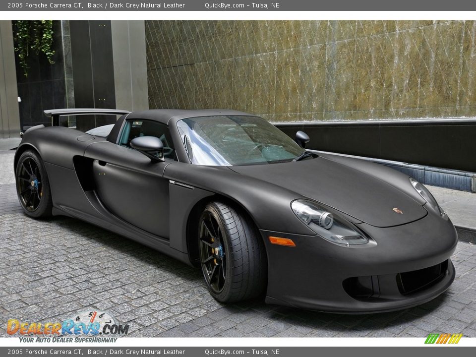 Front 3/4 View of 2005 Porsche Carrera GT  Photo #21