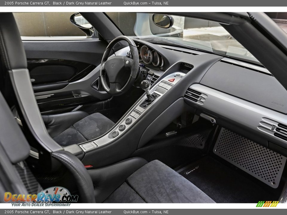 Dashboard of 2005 Porsche Carrera GT  Photo #33
