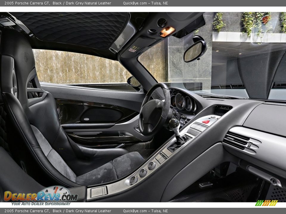 Dashboard of 2005 Porsche Carrera GT  Photo #34