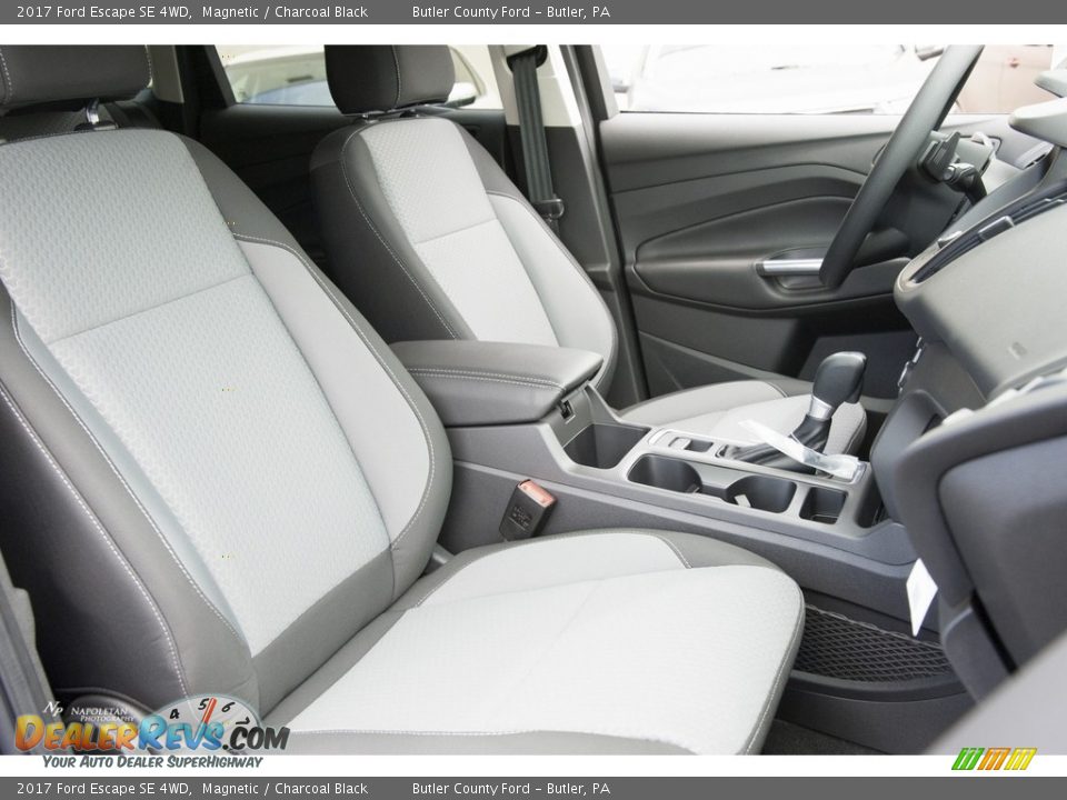 2017 Ford Escape SE 4WD Magnetic / Charcoal Black Photo #8