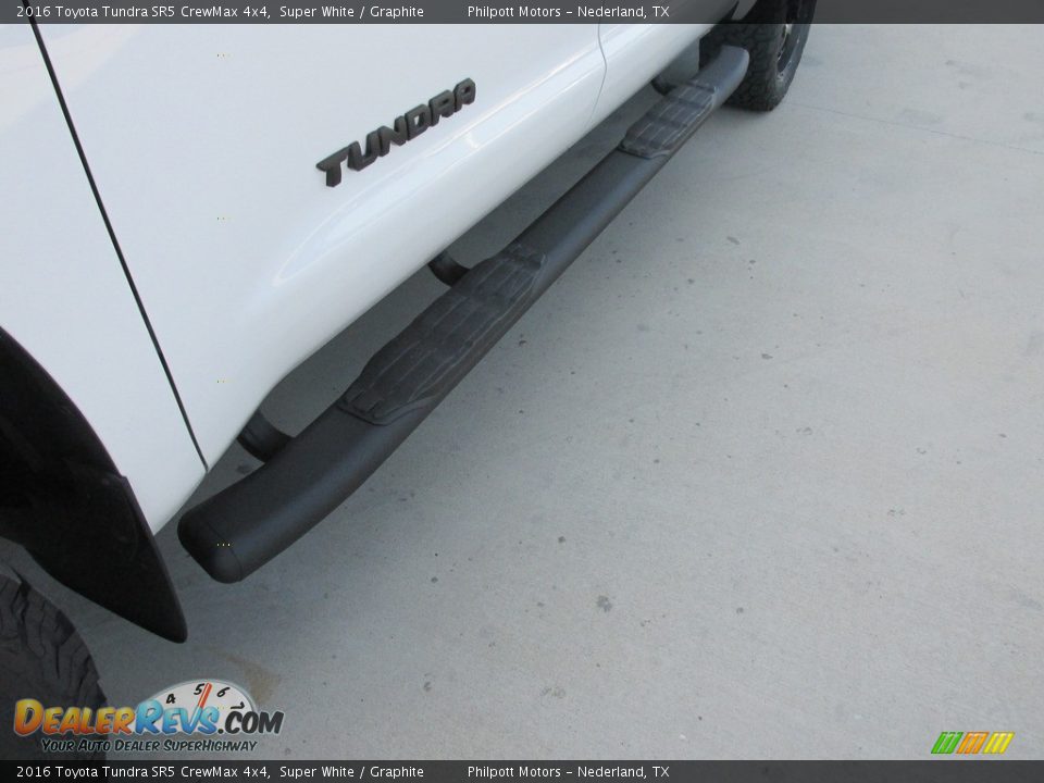 2016 Toyota Tundra SR5 CrewMax 4x4 Super White / Graphite Photo #12