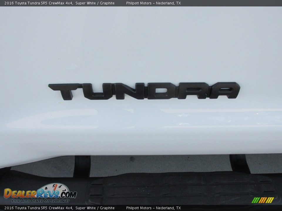 2016 Toyota Tundra SR5 CrewMax 4x4 Super White / Graphite Photo #15