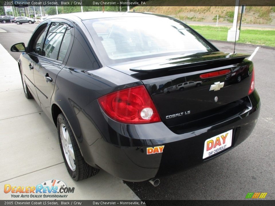 2005 Chevrolet Cobalt LS Sedan Black / Gray Photo #6