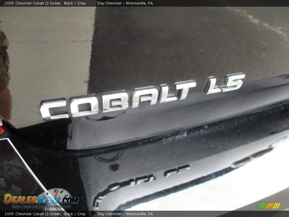 2005 Chevrolet Cobalt LS Sedan Black / Gray Photo #7
