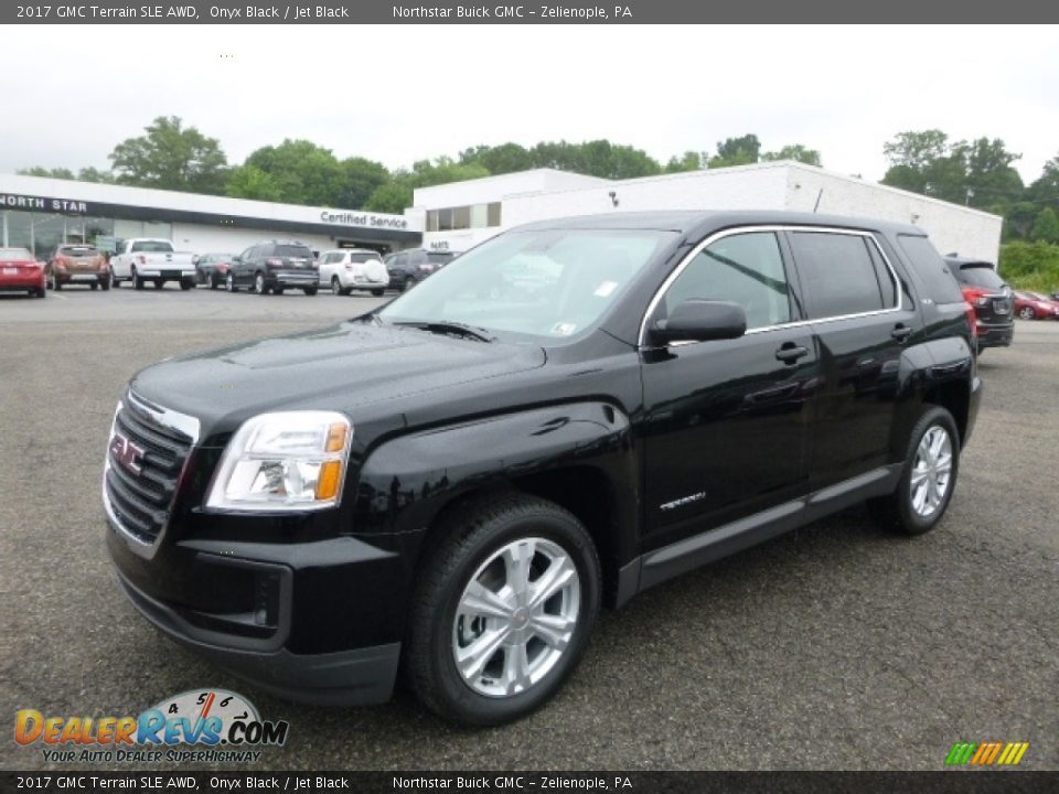 Front 3/4 View of 2017 GMC Terrain SLE AWD Photo #1