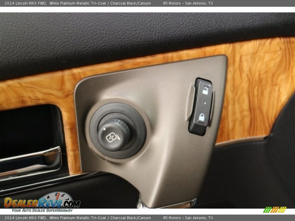 2014 Lincoln MKX FWD White Platinum Metallic Tri-Coat / Charcoal Black/Canyon Photo #11