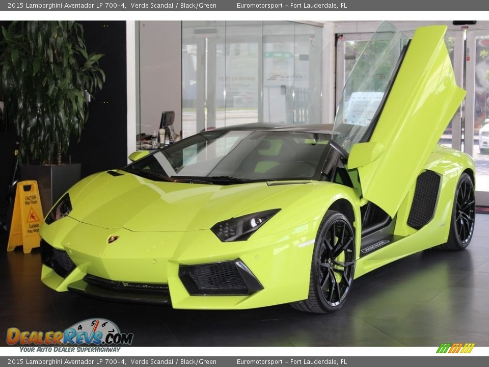 Front 3/4 View of 2015 Lamborghini Aventador LP 700-4 Photo #1
