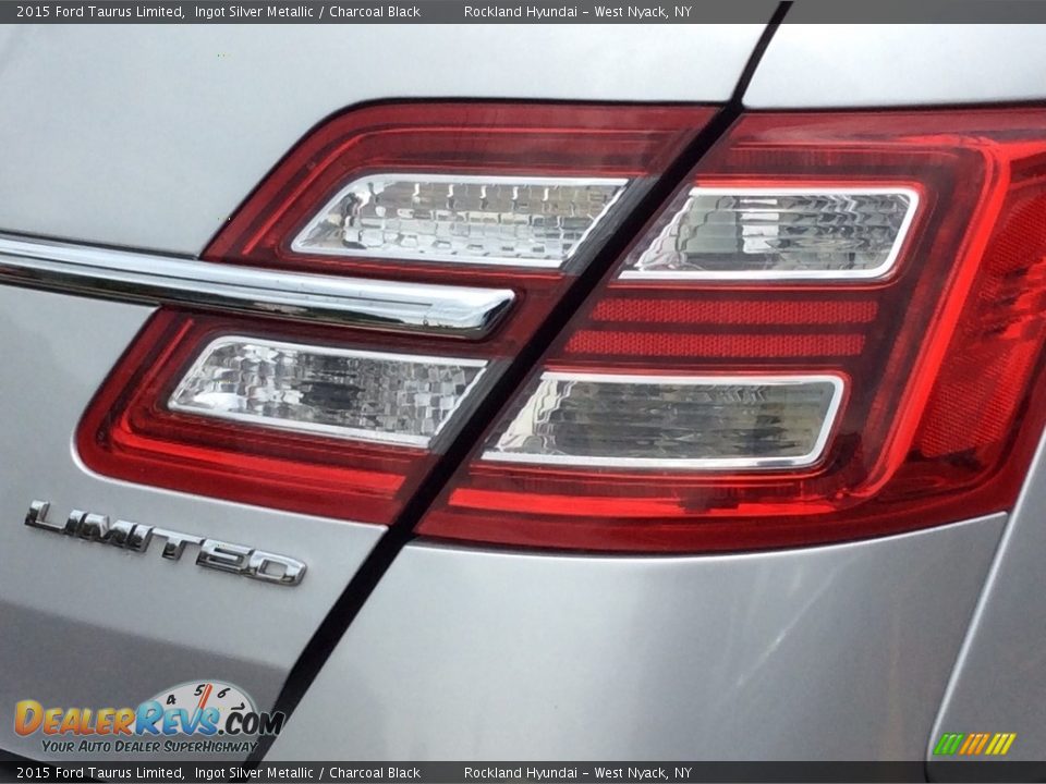 2015 Ford Taurus Limited Ingot Silver Metallic / Charcoal Black Photo #19