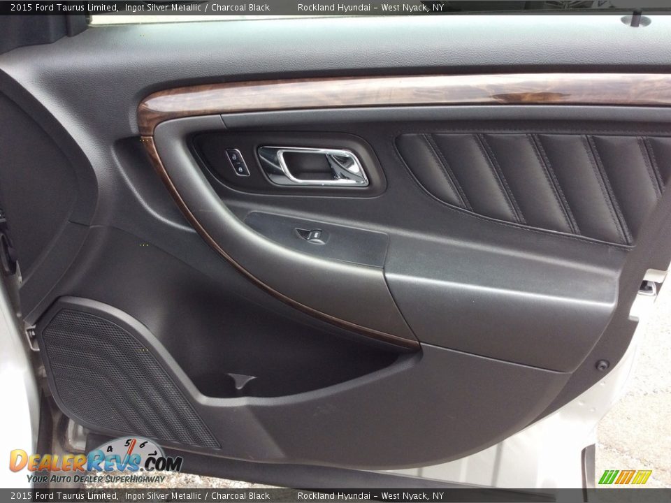 2015 Ford Taurus Limited Ingot Silver Metallic / Charcoal Black Photo #21