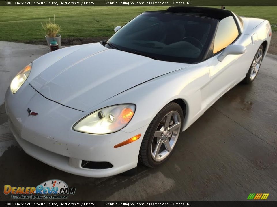 Front 3/4 View of 2007 Chevrolet Corvette Coupe Photo #1