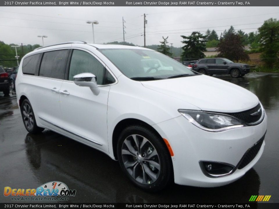 Front 3/4 View of 2017 Chrysler Pacifica Limited Photo #13
