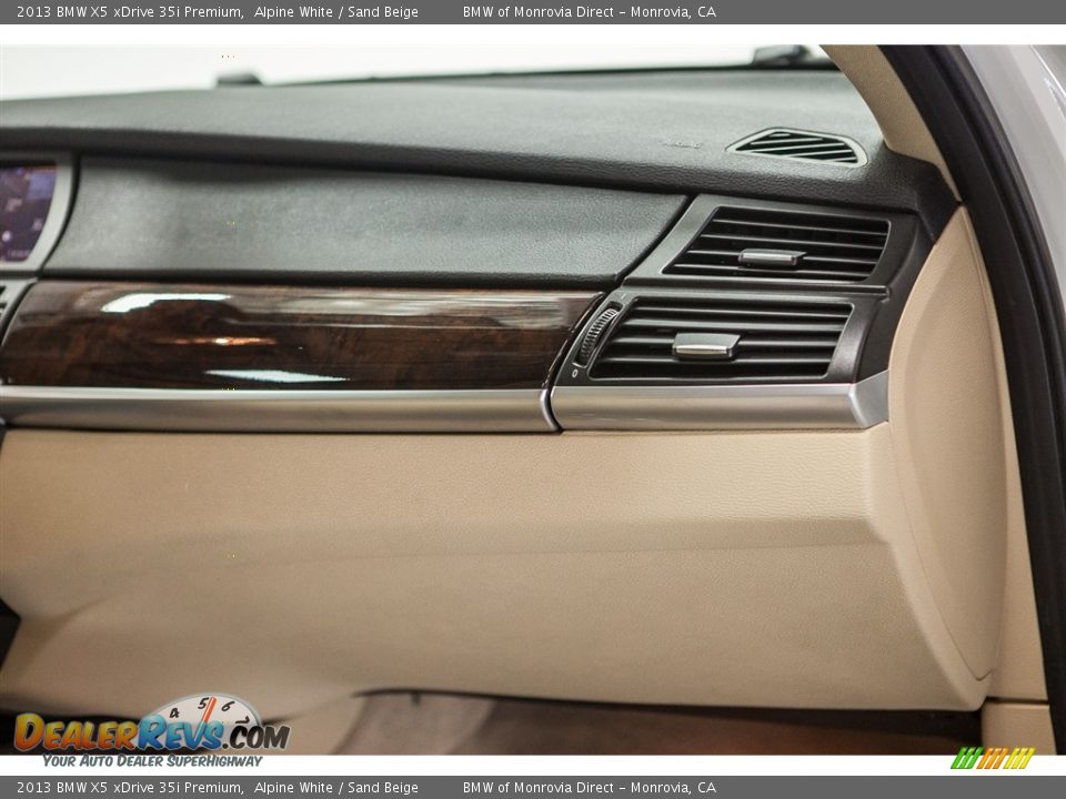 2013 BMW X5 xDrive 35i Premium Alpine White / Sand Beige Photo #23