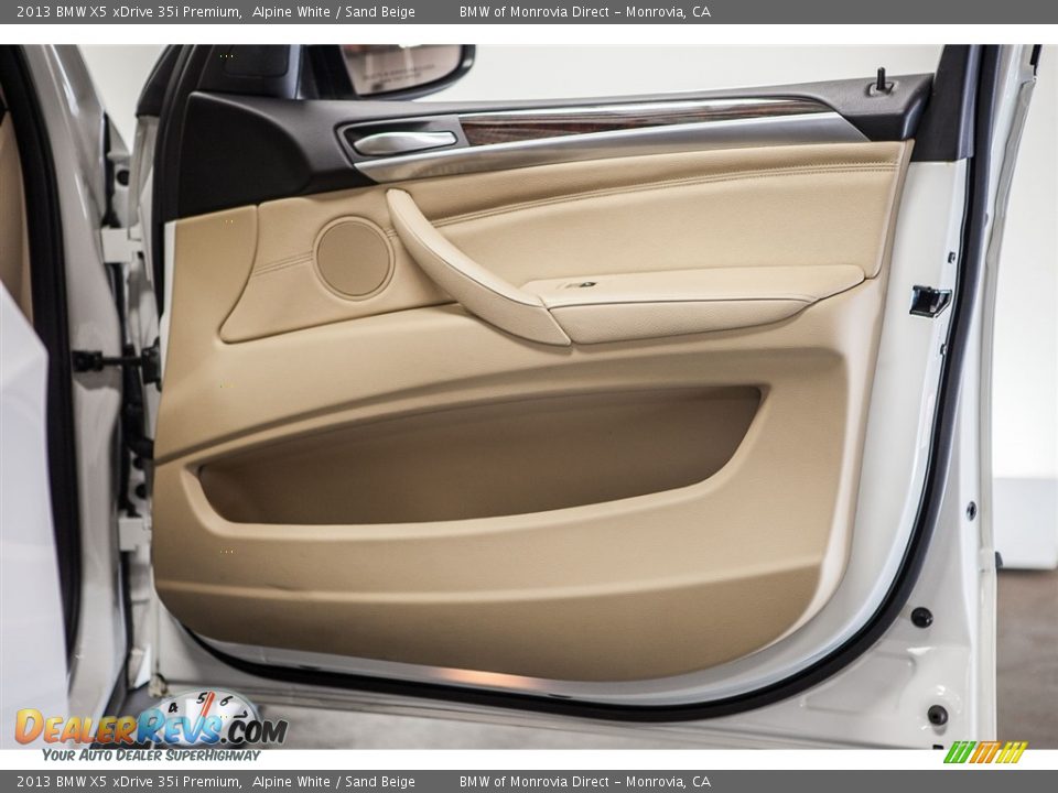 2013 BMW X5 xDrive 35i Premium Alpine White / Sand Beige Photo #25