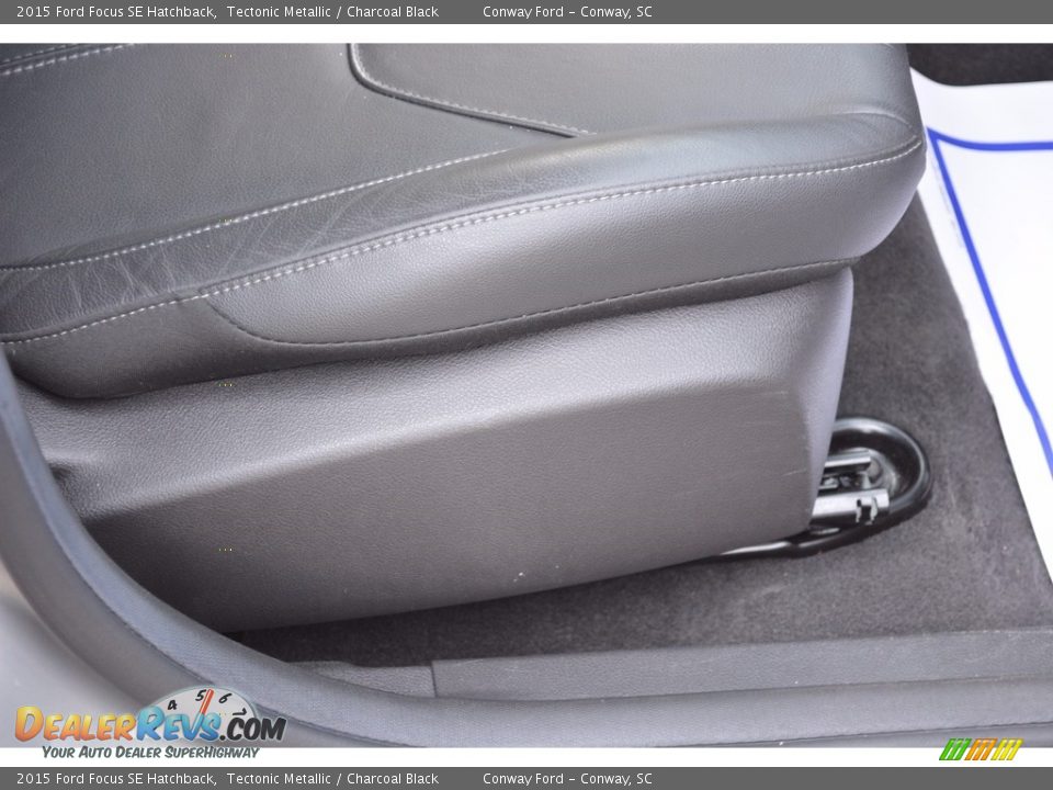2015 Ford Focus SE Hatchback Tectonic Metallic / Charcoal Black Photo #26
