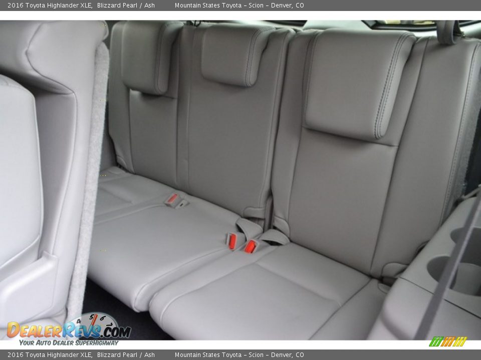 2016 Toyota Highlander XLE Blizzard Pearl / Ash Photo #8
