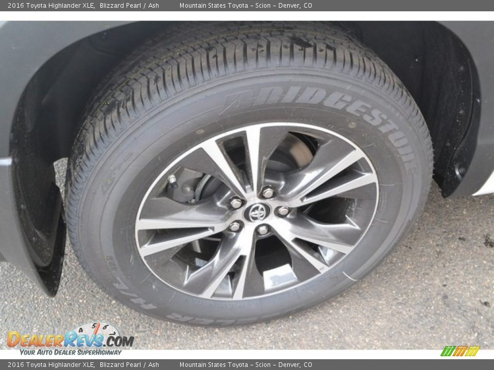 2016 Toyota Highlander XLE Blizzard Pearl / Ash Photo #10