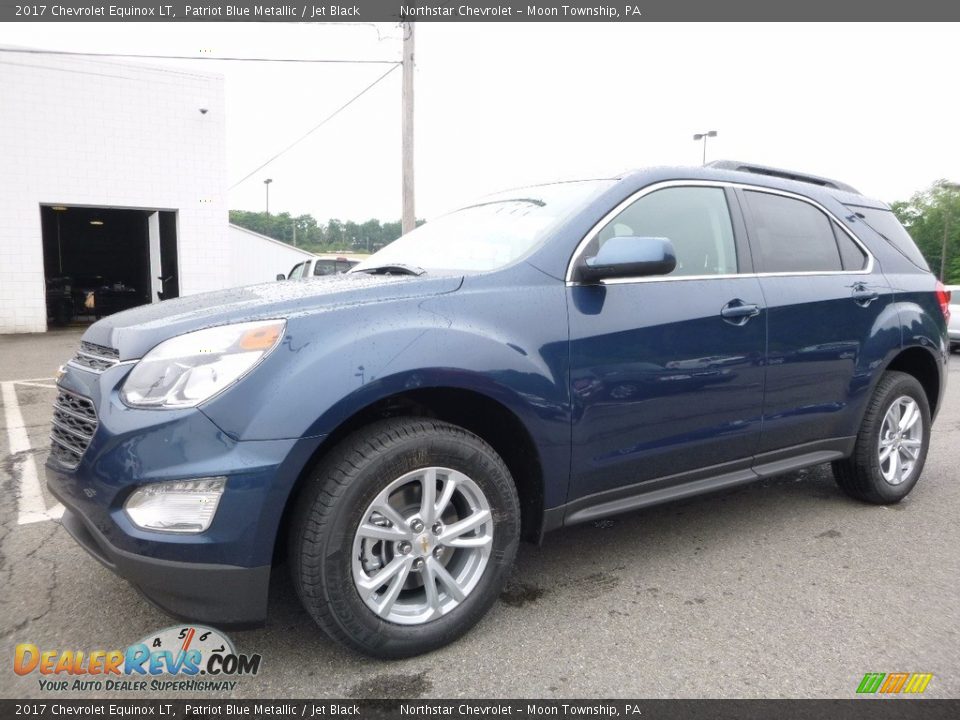 Front 3/4 View of 2017 Chevrolet Equinox LT Photo #1