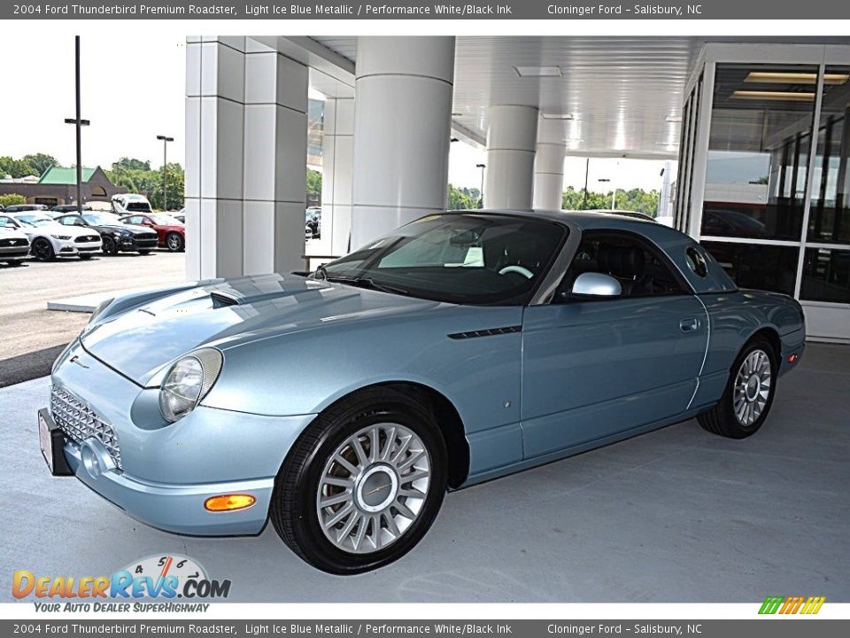 Front 3/4 View of 2004 Ford Thunderbird Premium Roadster Photo #7