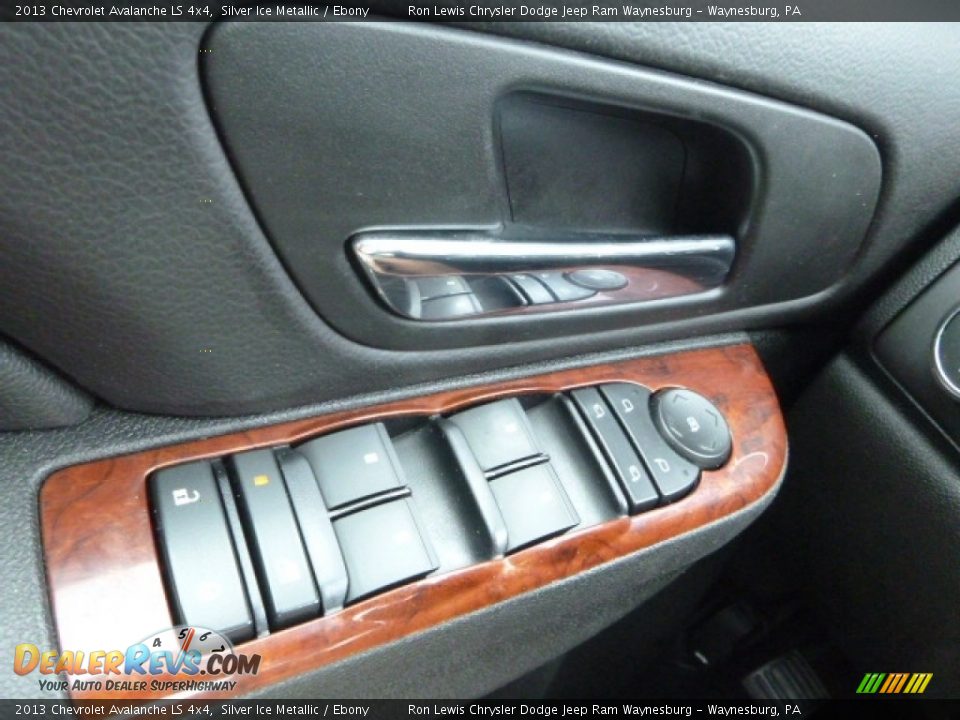 2013 Chevrolet Avalanche LS 4x4 Silver Ice Metallic / Ebony Photo #20