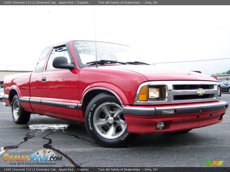 1996 Chevrolet S10 LS Extended Cab Apple Red / Graphite Photo #1