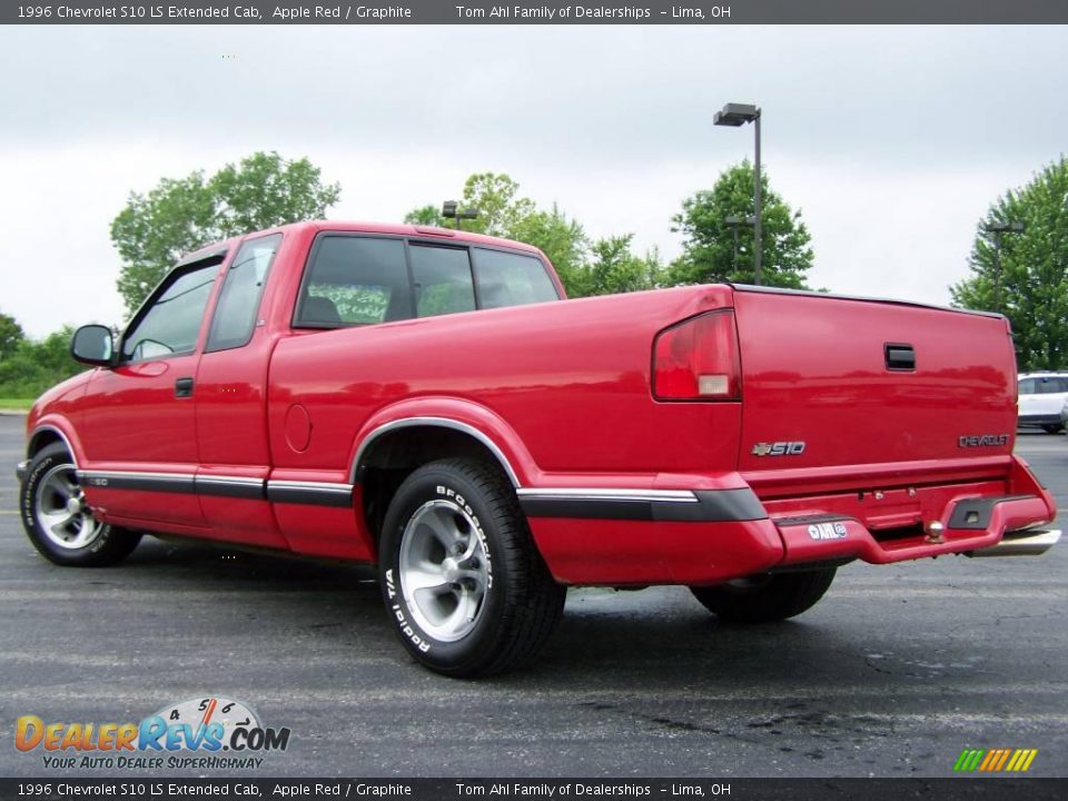 1996 Chevrolet S10 LS Extended Cab Apple Red / Graphite Photo #4