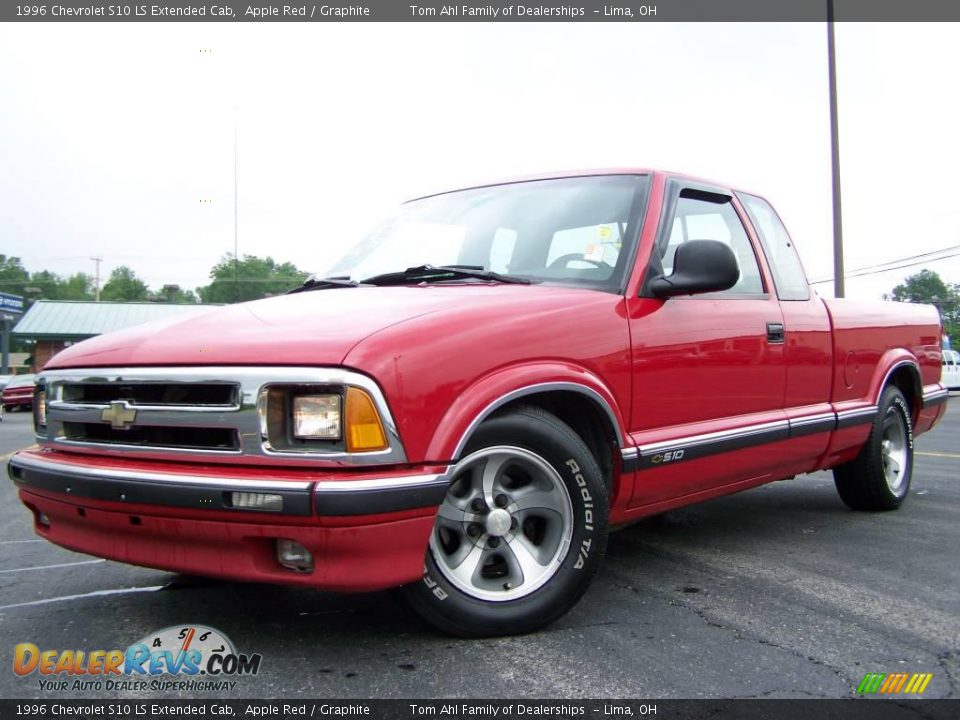 1996 Chevrolet S10 LS Extended Cab Apple Red / Graphite Photo #5