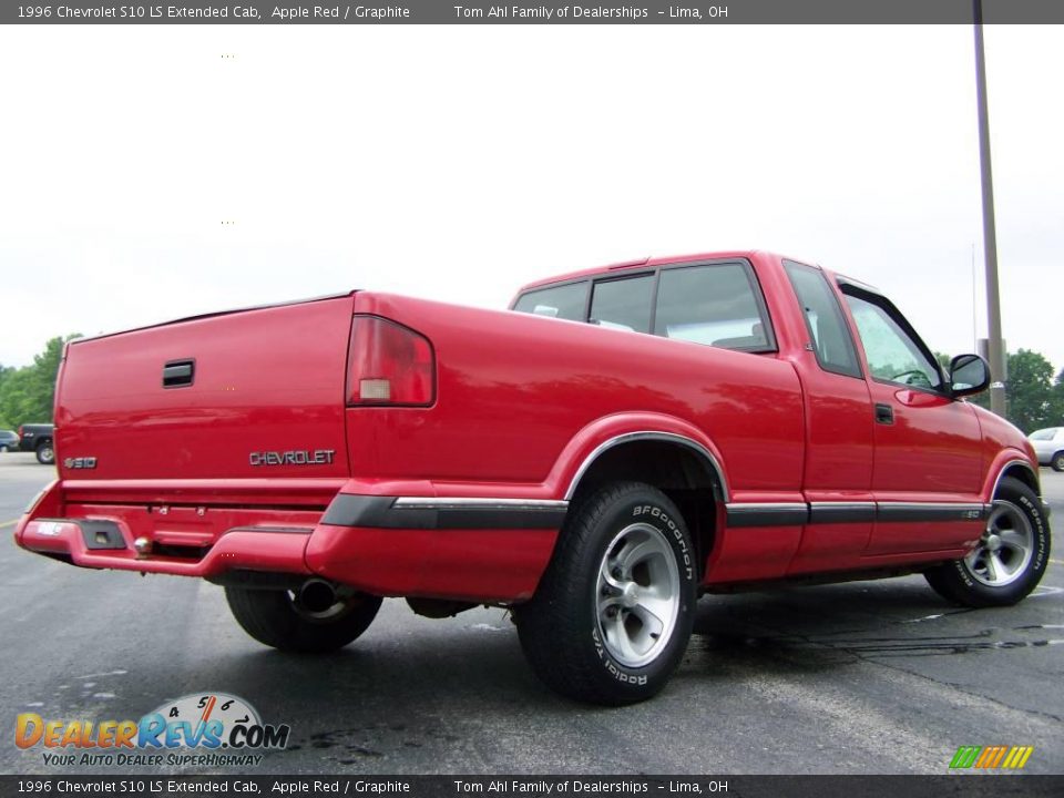 1996 Chevrolet S10 LS Extended Cab Apple Red / Graphite Photo #6