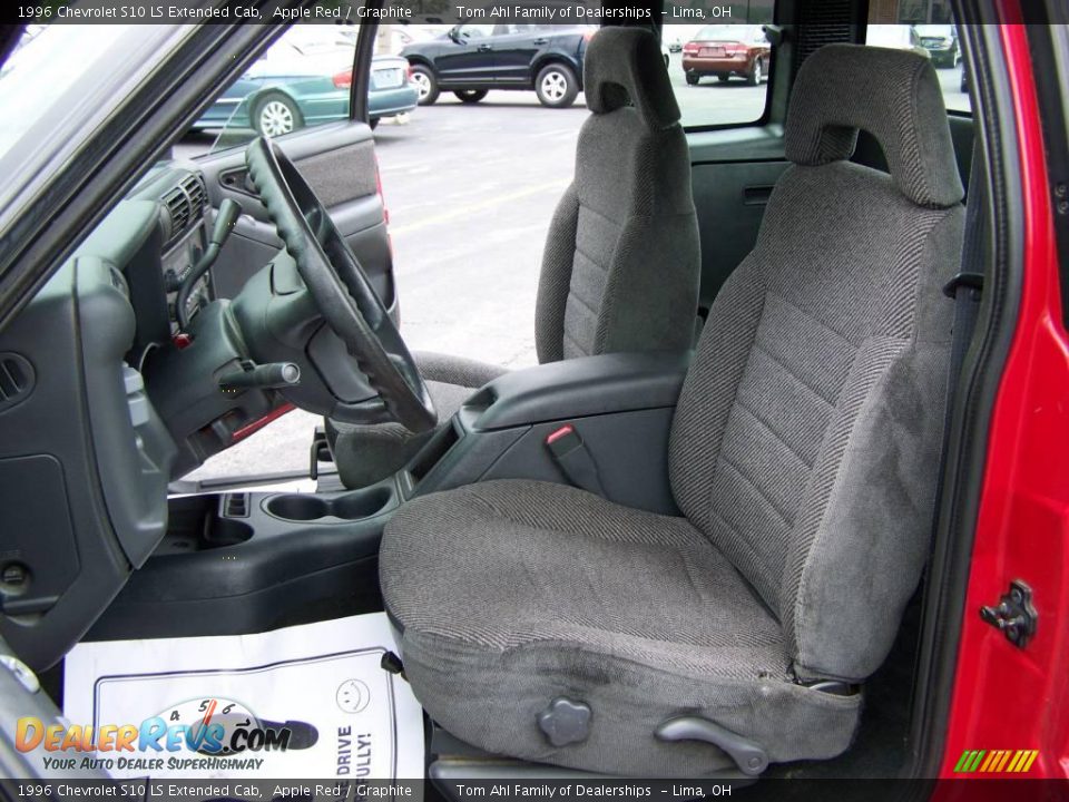 1996 Chevrolet S10 LS Extended Cab Apple Red / Graphite Photo #7