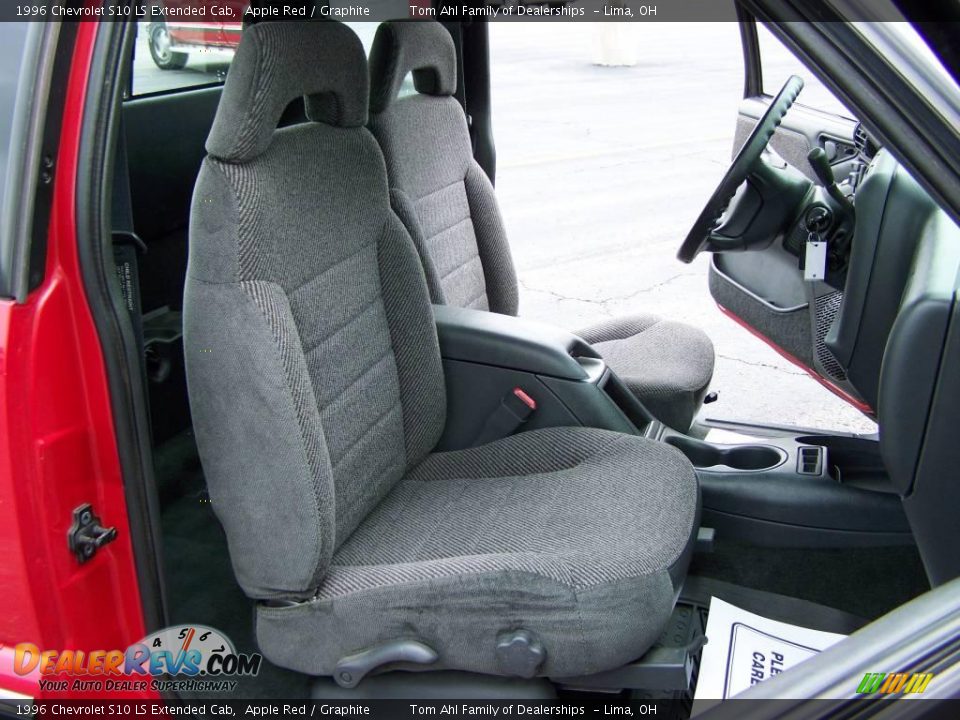 1996 Chevrolet S10 LS Extended Cab Apple Red / Graphite Photo #8