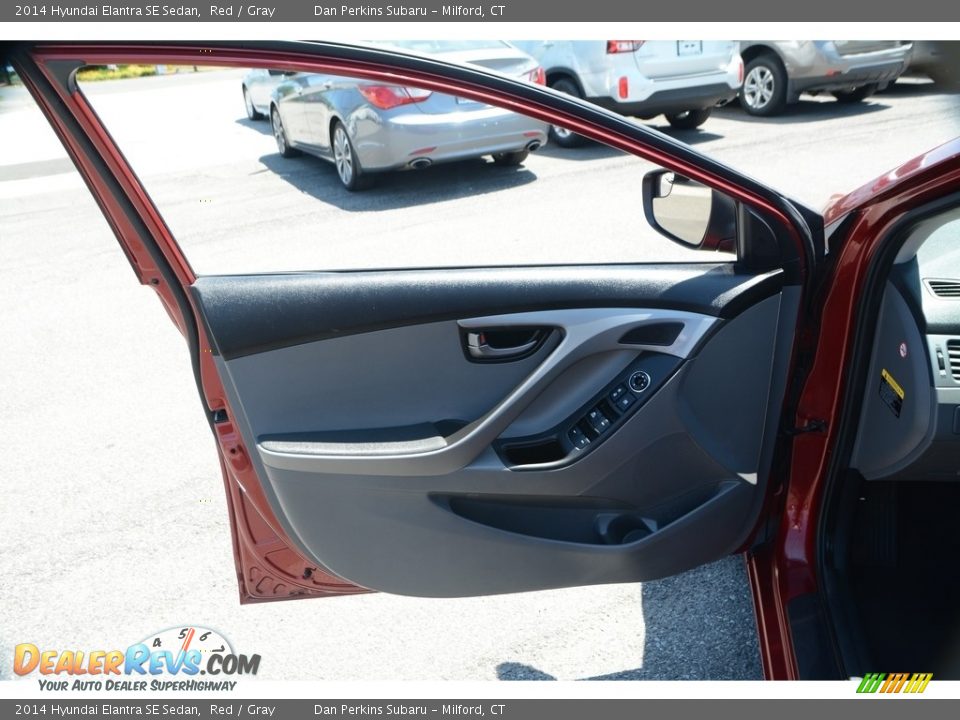 2014 Hyundai Elantra SE Sedan Red / Gray Photo #18