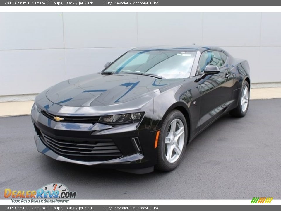 Front 3/4 View of 2016 Chevrolet Camaro LT Coupe Photo #12