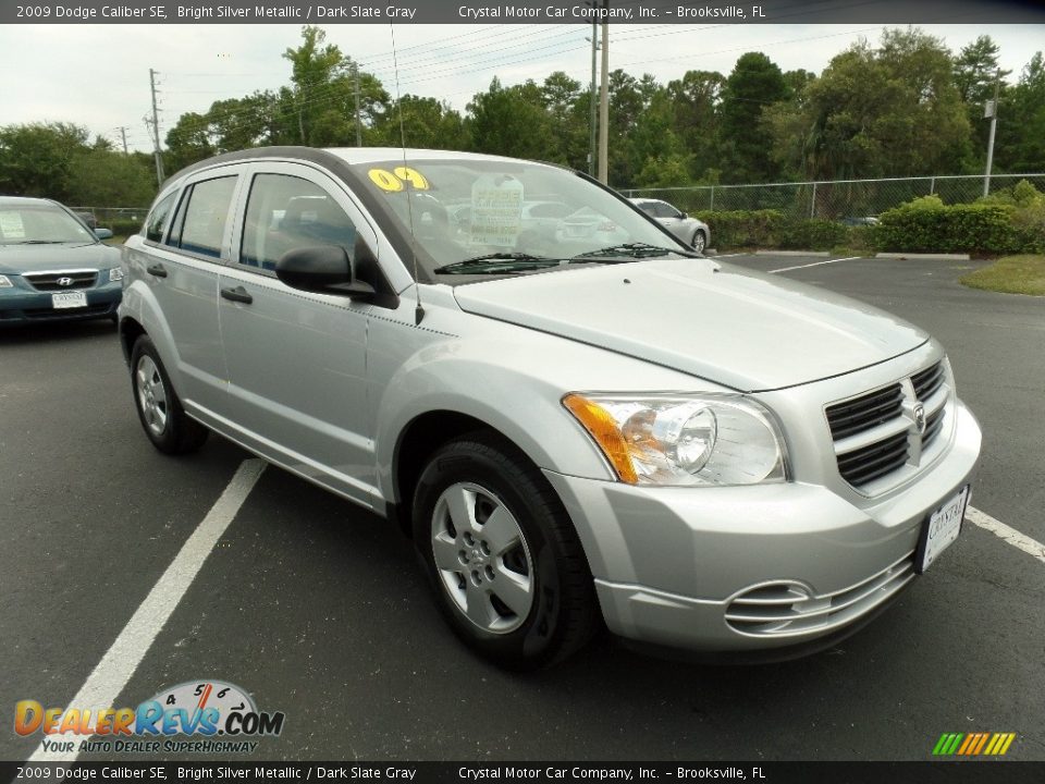 Front 3/4 View of 2009 Dodge Caliber SE Photo #11