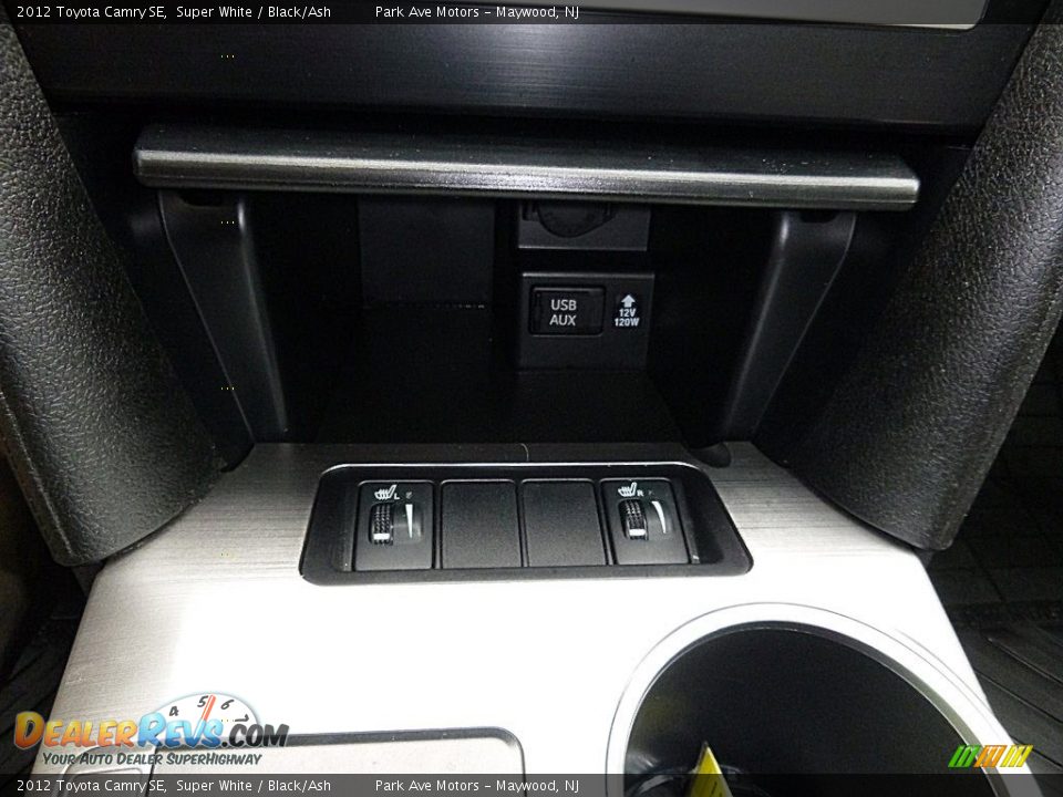 2012 Toyota Camry SE Super White / Black/Ash Photo #30