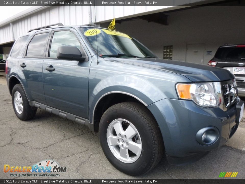 Front 3/4 View of 2011 Ford Escape XLT Photo #9