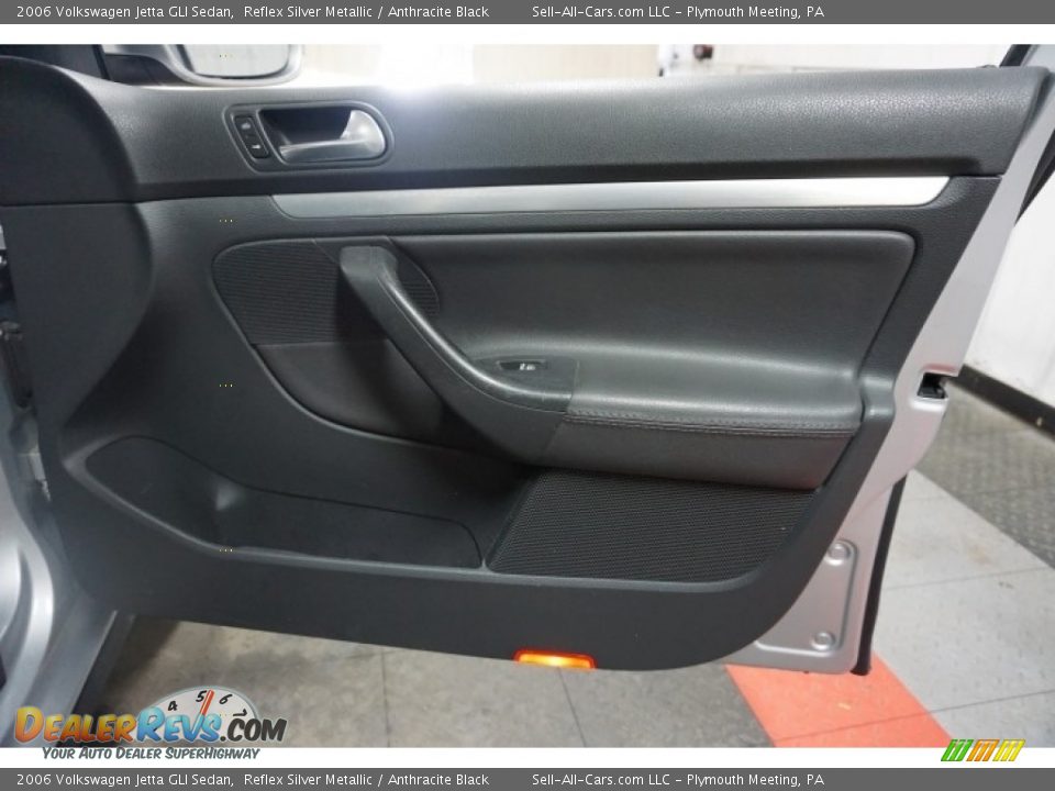 2006 Volkswagen Jetta GLI Sedan Reflex Silver Metallic / Anthracite Black Photo #17