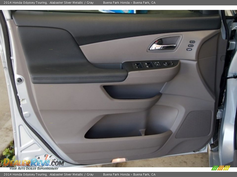 2014 Honda Odyssey Touring Alabaster Silver Metallic / Gray Photo #30