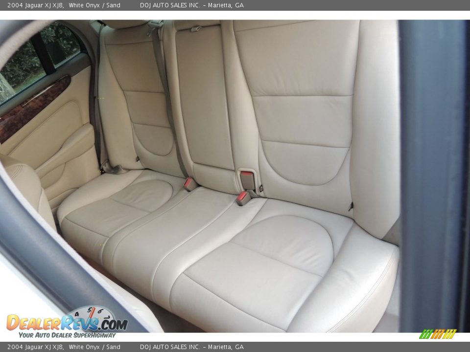 2004 Jaguar XJ XJ8 White Onyx / Sand Photo #17