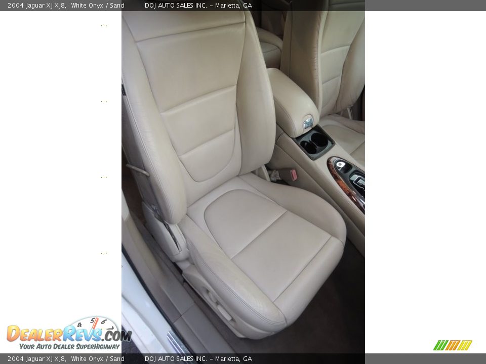 2004 Jaguar XJ XJ8 White Onyx / Sand Photo #19