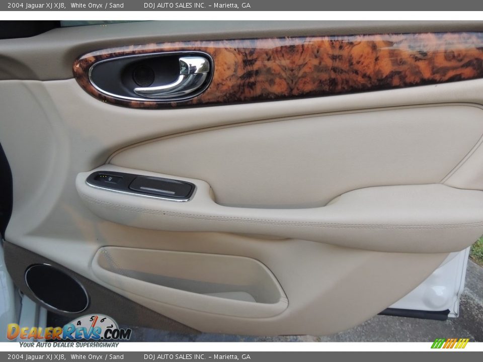 2004 Jaguar XJ XJ8 White Onyx / Sand Photo #21