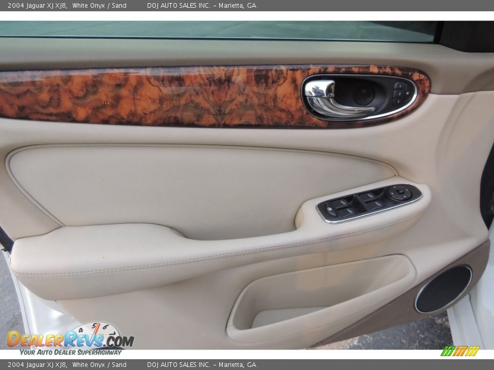 2004 Jaguar XJ XJ8 White Onyx / Sand Photo #22