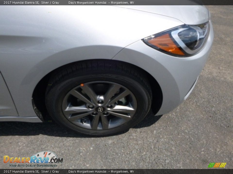 2017 Hyundai Elantra SE Silver / Gray Photo #2