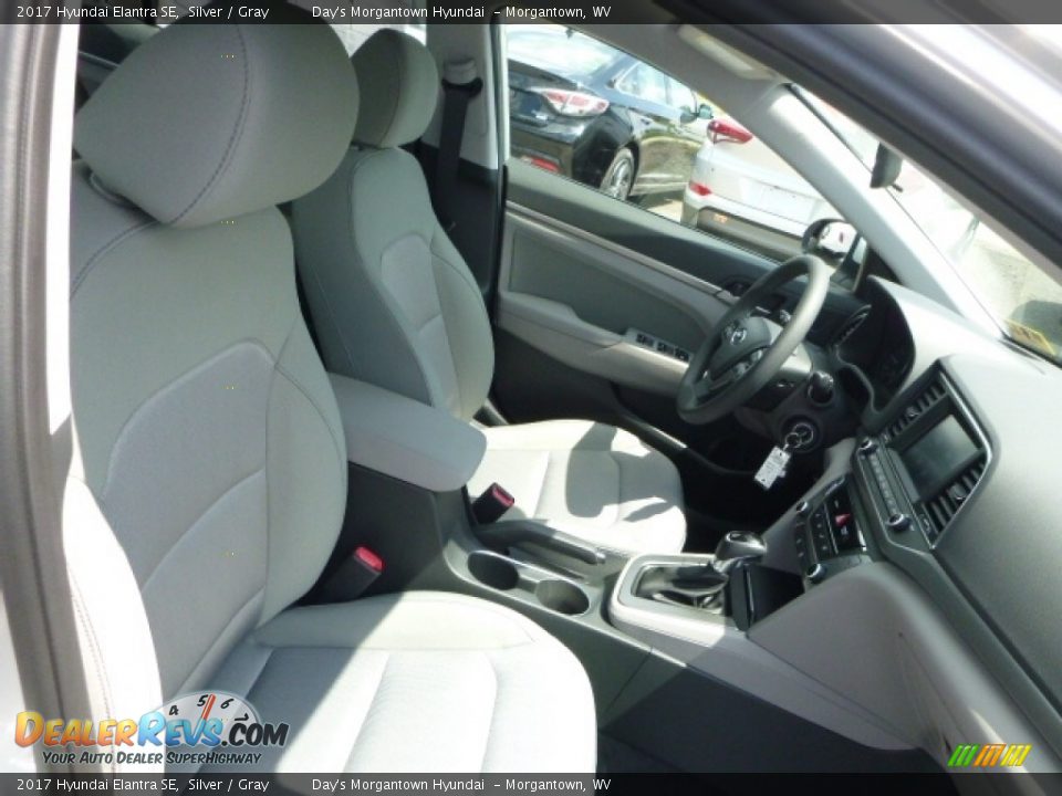 2017 Hyundai Elantra SE Silver / Gray Photo #3