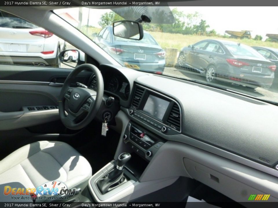 2017 Hyundai Elantra SE Silver / Gray Photo #4